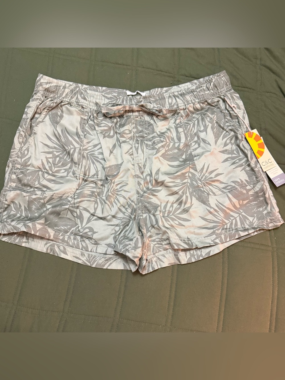 C&C | NWT Women's Shorts size XL